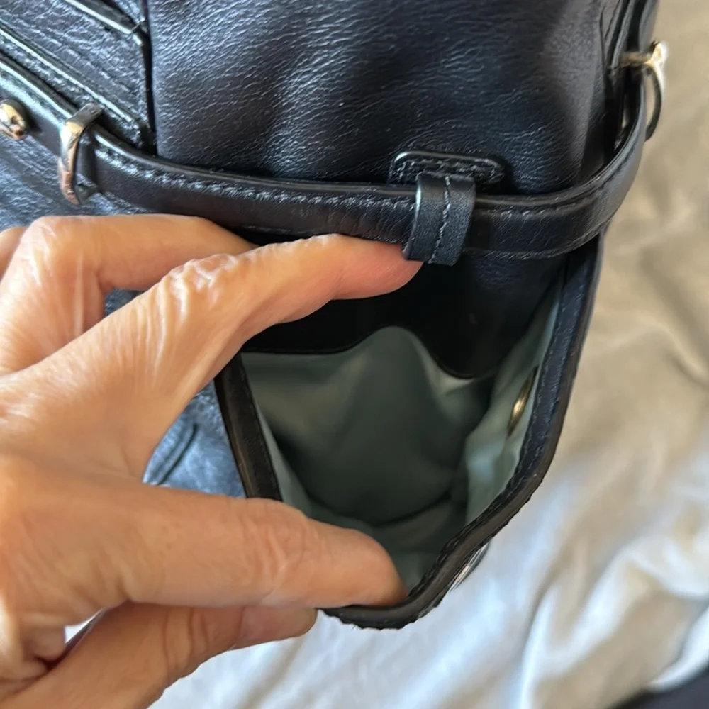 COACH Elegant Black Leather Tote Bag - Picture 11 of 17